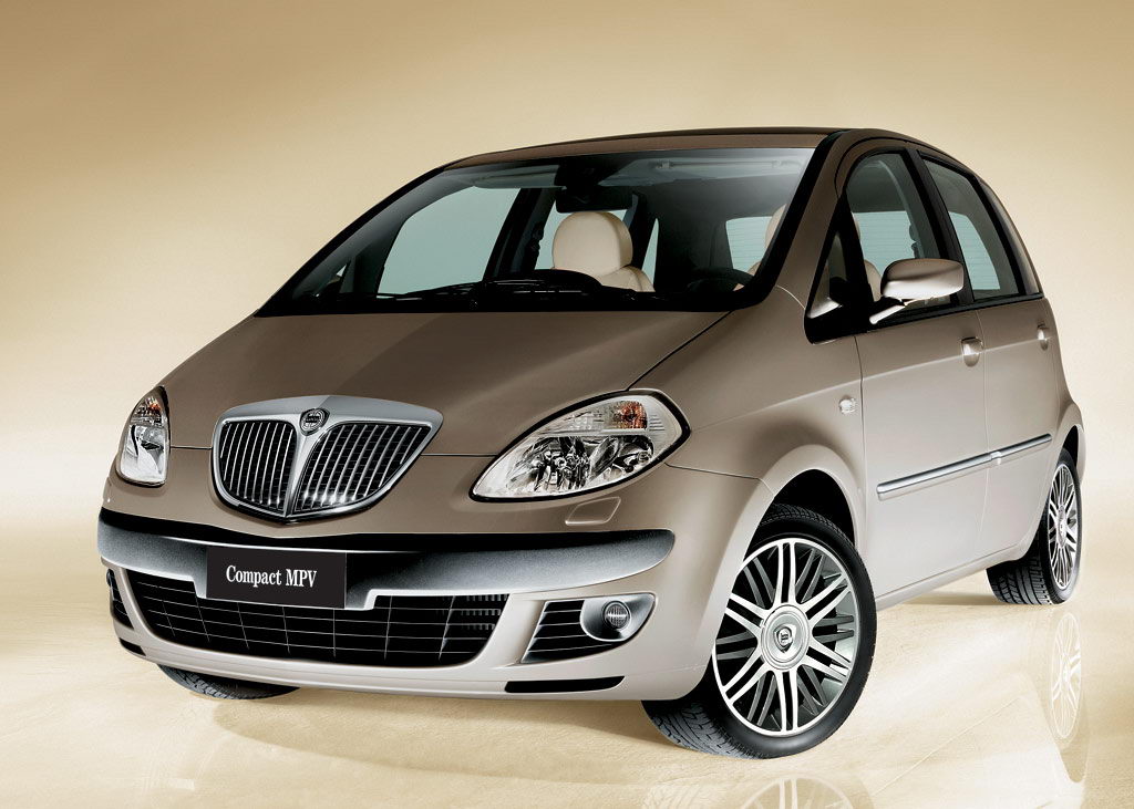 Lancia Musa 2004 001.jpg